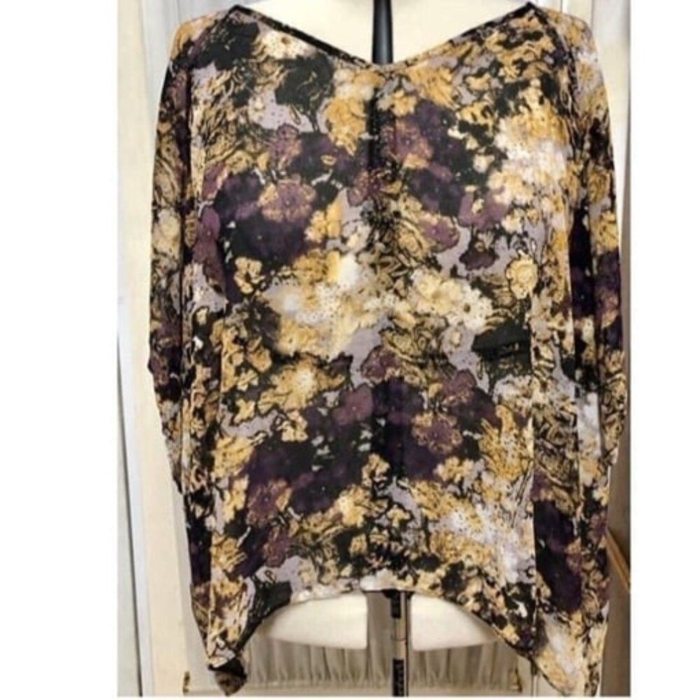 LYS semi sheer shark bite poncho top. Size 3x.